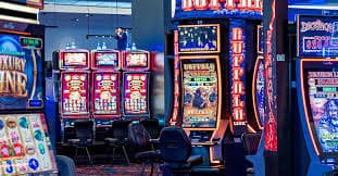 Tampilan antarmuka slowin79 di perangkat mobile dengan berbagai permainan sportsbook dan kasino